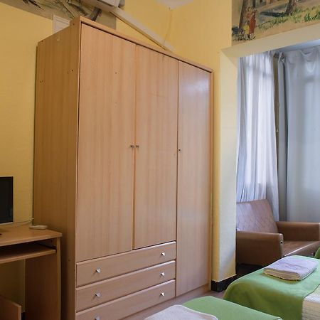 Hostel Turistic Castell Barcelona Zewnętrze zdjęcie