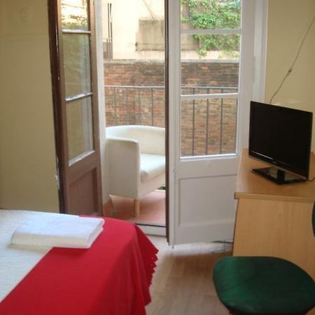 Hostel Turistic Castell Barcelona Zewnętrze zdjęcie