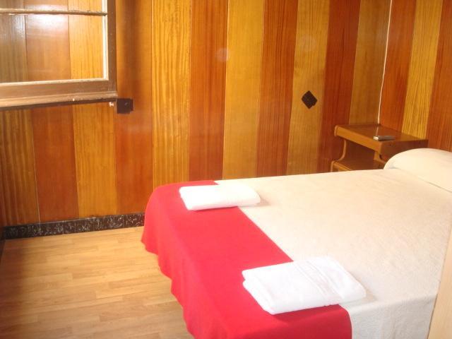 Hostel Turistic Castell Barcelona Zewnętrze zdjęcie