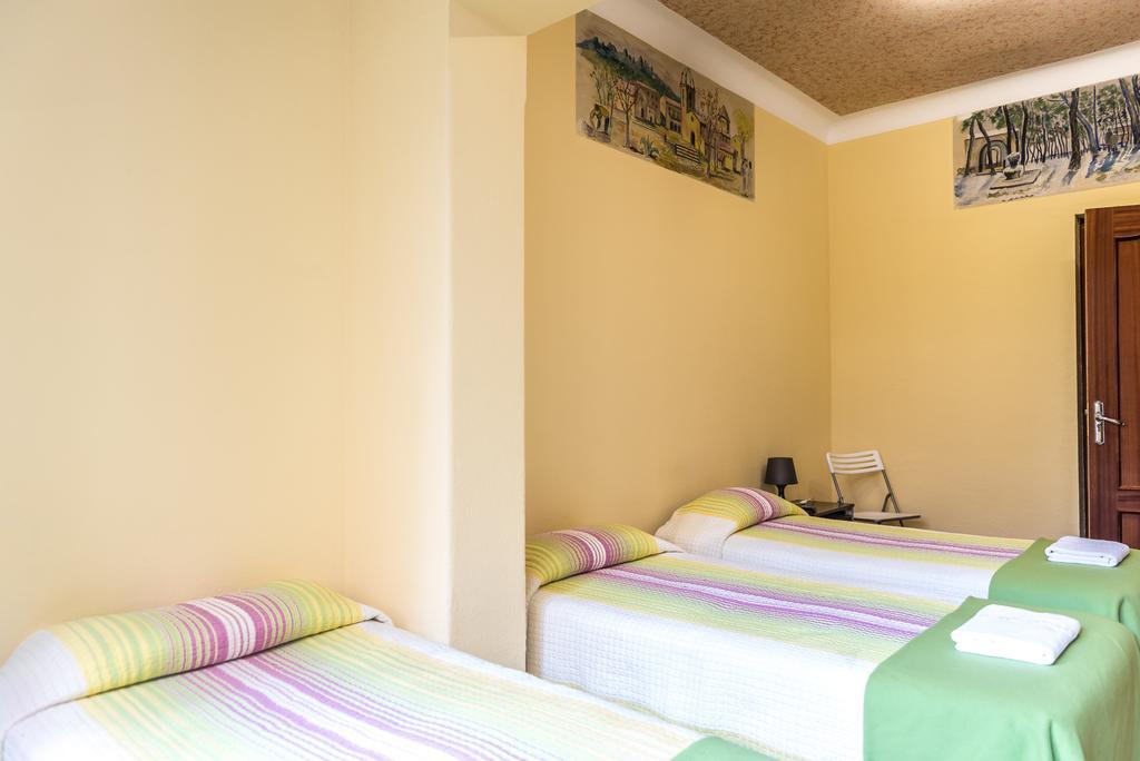 Hostel Turistic Castell Barcelona Zewnętrze zdjęcie
