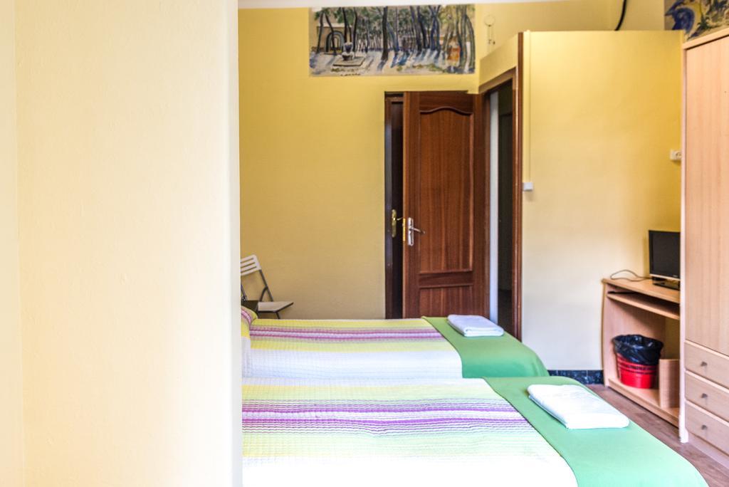 Hostel Turistic Castell Barcelona Zewnętrze zdjęcie