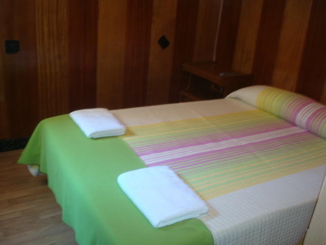 Hostel Turistic Castell Barcelona Zewnętrze zdjęcie