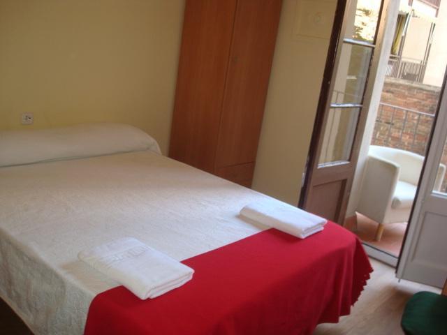 Hostel Turistic Castell Barcelona Zewnętrze zdjęcie